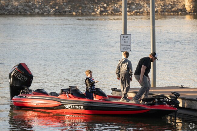 Experience the charm of Gadsden City, beautifully situated along the Coosa River. With several convenient boat launch areas, it’s the perfect destination for boating enthusiasts. Embrace the adventure and scenic beauty that Gadsden has to offer—your next great experience awaits on the water!
