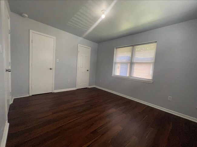 7930 Bauman Rd unit 7930, Houston, TX 77022 - photo 5