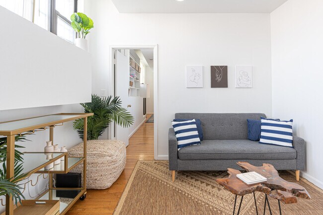 426 W 52nd St unit FL5-ID1039008P, New York, NY 10019 - photo 2