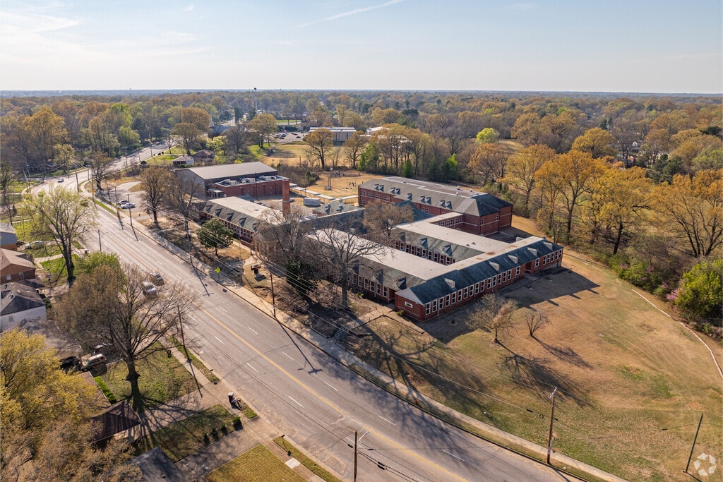 Grandview Heights Middle School is located in the Frayser Neighborhood.