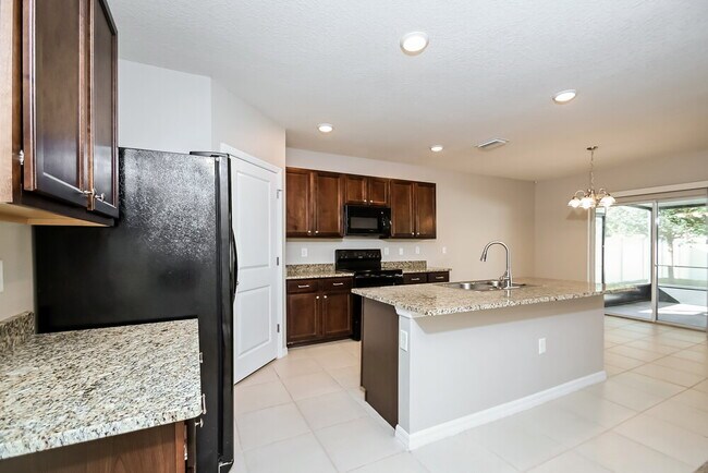 8206 Harwich Port Ln, Gibsonton, FL 33534 - photo 6