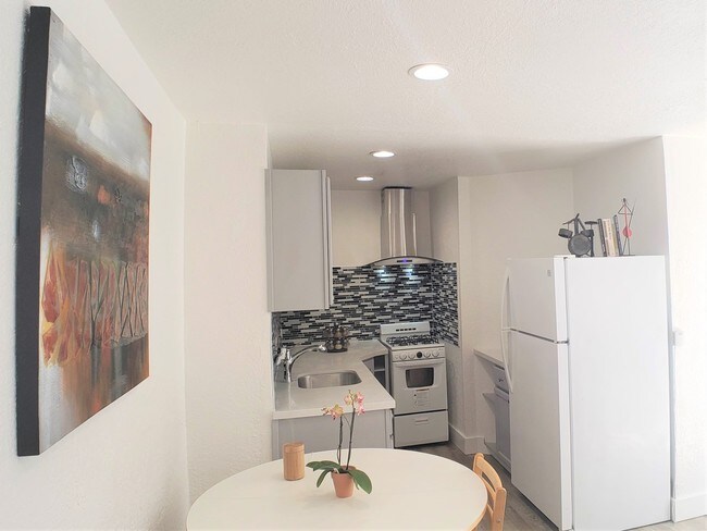 5421 Market St unit C, Emeryville, CA 94608 - photo 3