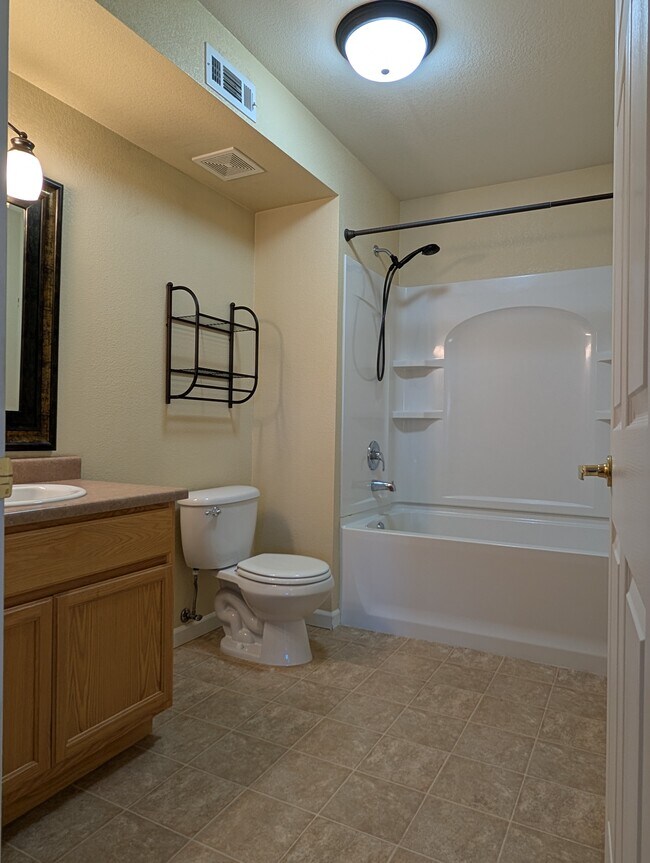 2631 E 15th St unit 302, Casper, WY 82609 - photo 7