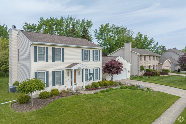 One of the many beautiful subdivisions toward I-496 in the Delta Township neighborhood.