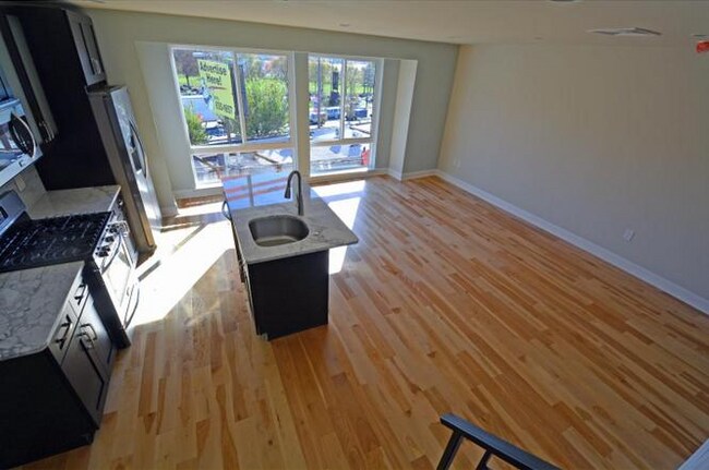 327 E Allen St unit 3, Philadelphia, PA 19125 - photo 3