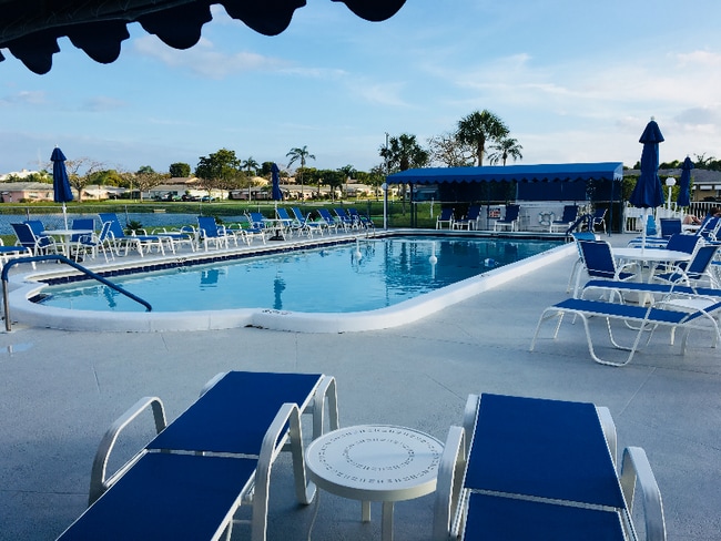 277 High Point Ct W unit D, Delray Beach, FL 33445 - photo 5