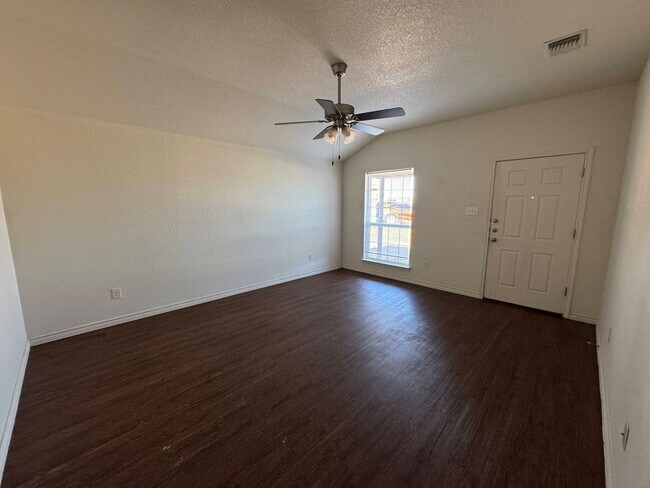 5704 Lariat Ct unit B, Killeen, TX 76543 - photo 3