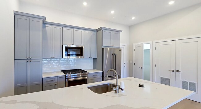 26 Cummins Hwy unit 32 - 2, Boston, MA 02131 - photo 5