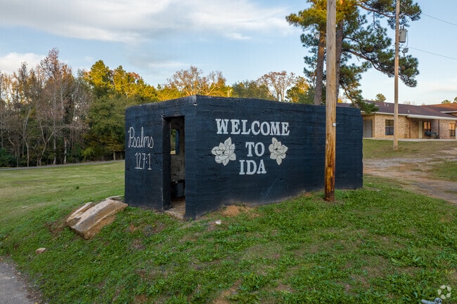 North of Bossier City, Ida-Hosston offers a welcoming small-town atmosphere.