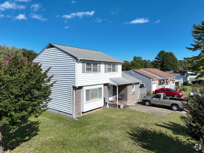 Large, split-level homes can be found in the McIntosh neighborhood.