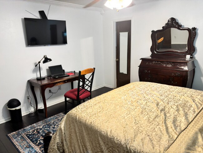 9319 Rentur Dr unit 9319 Primary Suit, Houston, TX 77031 - photo 6