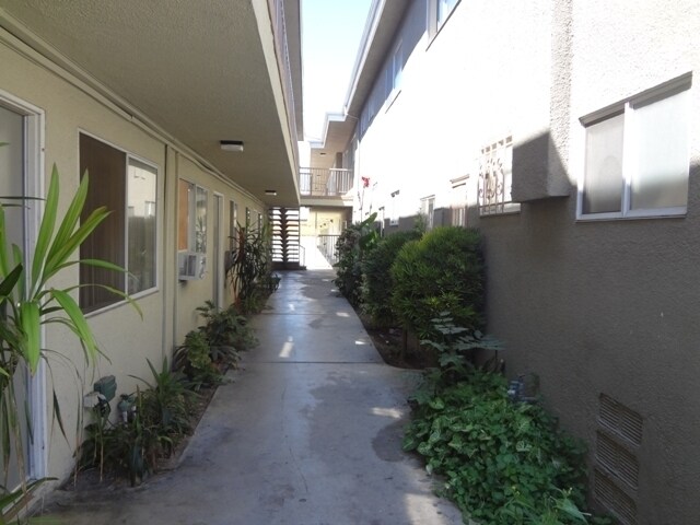 RAMONA, Hawthorne, CA 90250 - photo 4