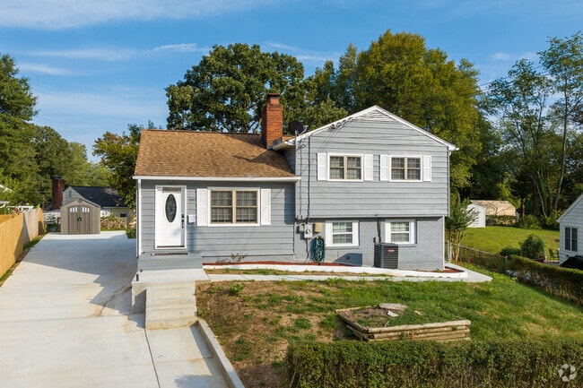 Large driveways are a common characteristic of homes in Marumsco Village.