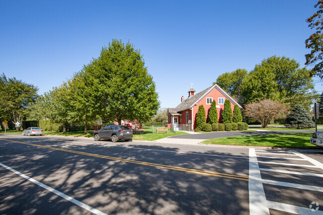 Sagaponack School has a student-teacher ratio of 4 to 1.