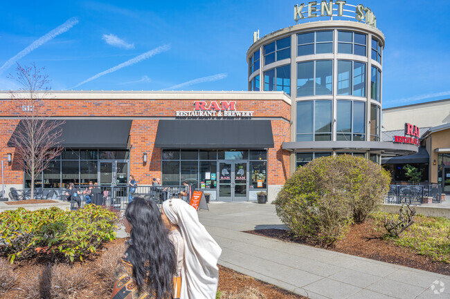 Kent Station Shopping Center provides Locals from the lakes with a range of retail options.