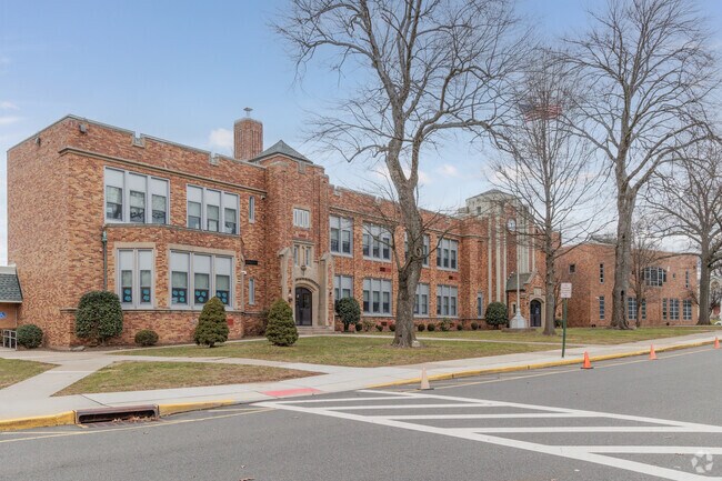 Merritt Memorial School in Cresskill, NJ serves students in grades 1-5.