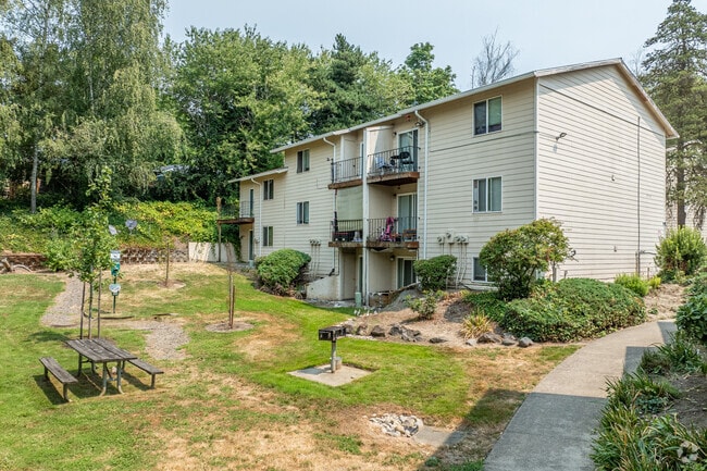 Charbern Apts - In The Hear of Milwaukie Oregon, Milwaukie, OR 97222 - photo 4