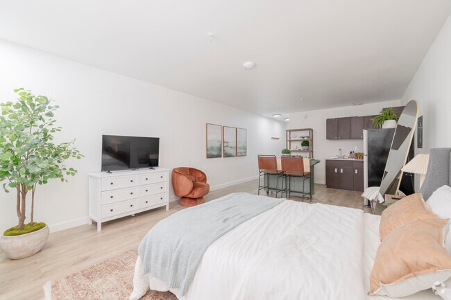 The Varsity, Centralia, WA 98531 - photo 3