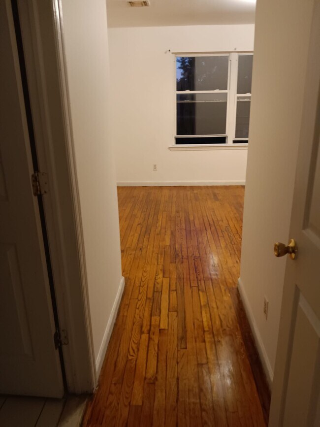 23 High St unit 2nd Floor, Elizabeth, NJ 07202 - photo 5