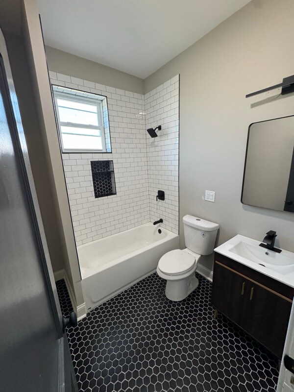 4956 W Erie St, Chicago, IL 60644 - photo 3