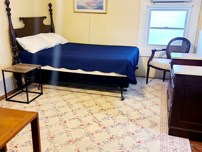 4723 Carondelet St unit D, New Orleans, LA 70115 - photo 4