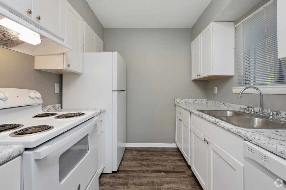 Villa Glen Apartments, Bessemer, AL 35020 - photo 1