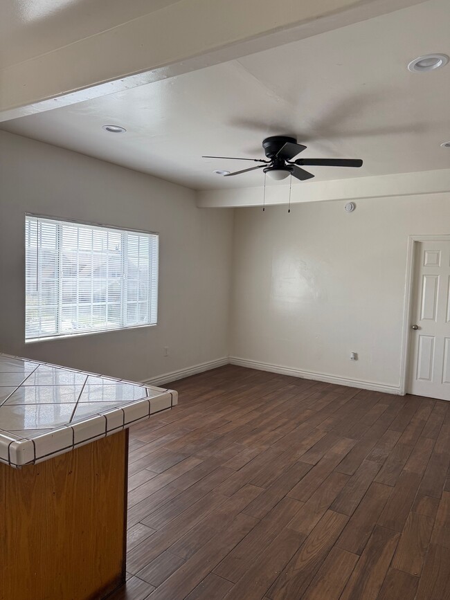 5636 S Broadway Unit 2, Los Angeles, CA 90037