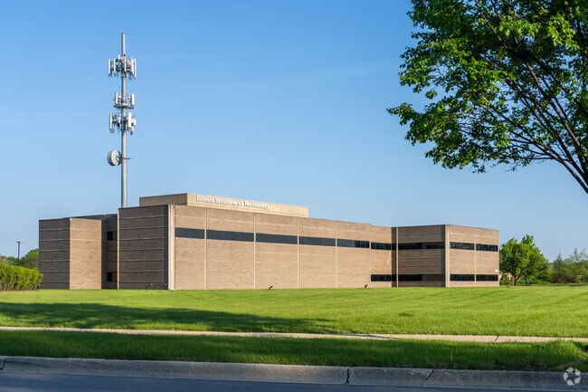 Arrowhead is home to the Illinois Institute of Technology Rice Campus.