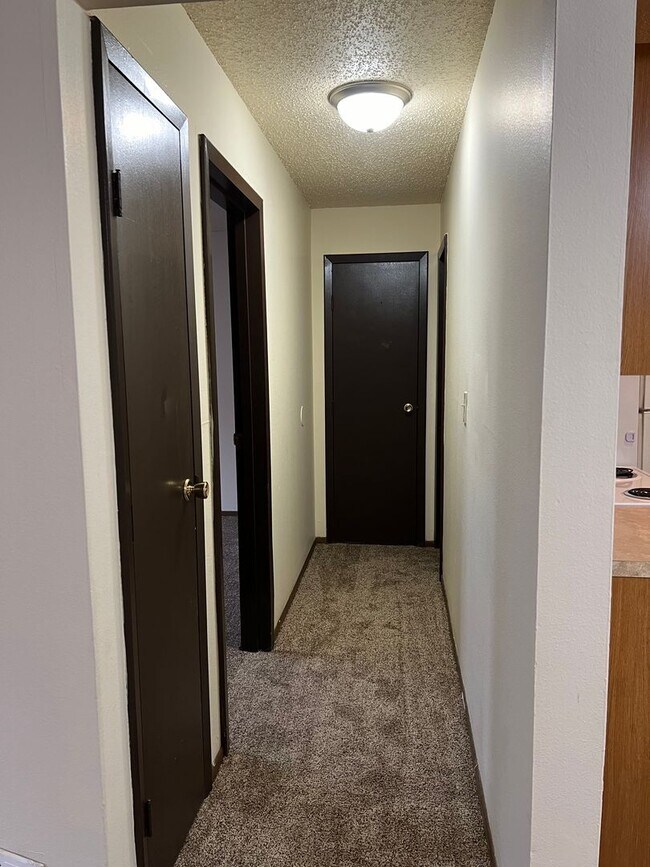 1/2 OFF 1ST MONTHS RENT!!! APPLY TODAY CHAD ESTATES, Des Moines, IA 50322 - photo 5