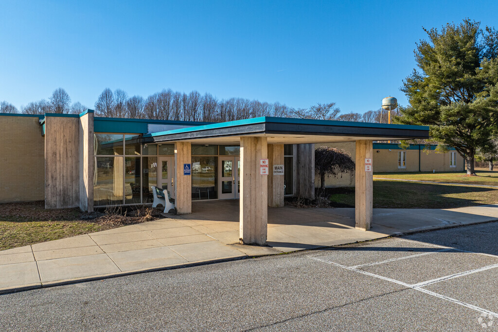 Cherry Hill Middle School has 385 students in grades 6-8.