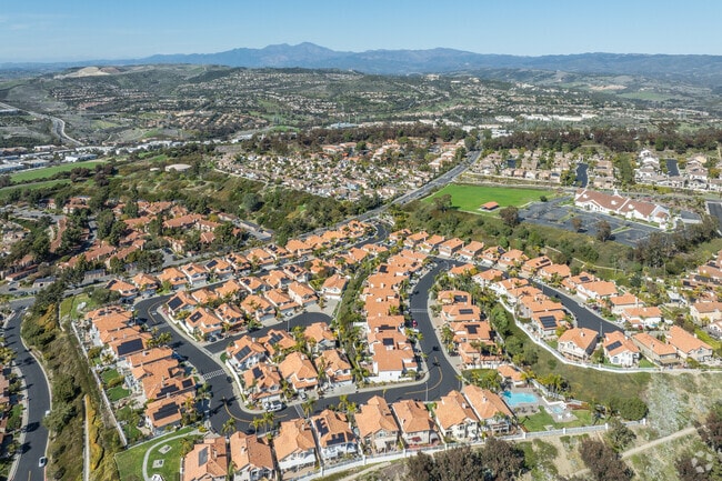 Rancho San Clemente features a diverse community of various housing options, from condominiums, to modest-sized homes, to larger homes.