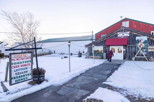 Sunnycrest Farms in Londonderry delights with fresh produce, homemade baked goods and scenic views from their orchards.