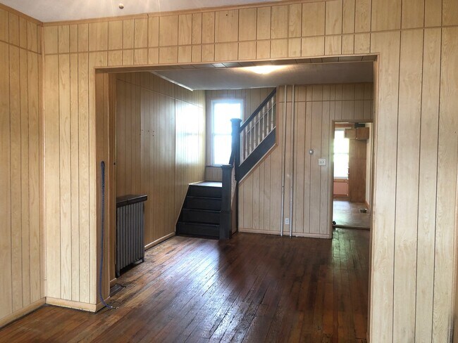 1221 W Walnut St, Coal Township, PA 17866 - photo 5