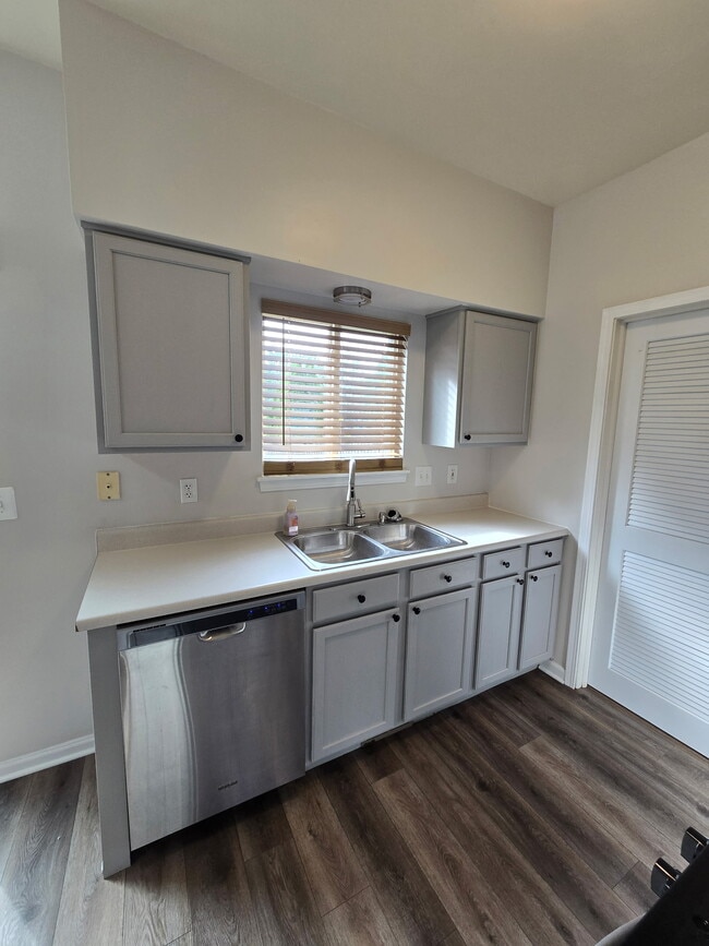 22241 W Niagara Trail, Plainfield, IL 60544 - photo 2