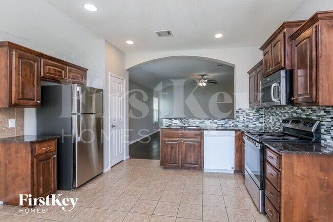 2037 Cattle Creek Rd, Fort Worth, TX 76134 - photo 6