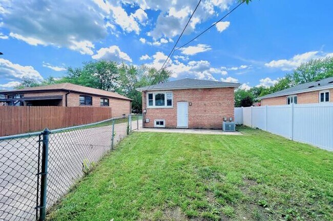 14325 Karlov Ave, Midlothian, IL 60445 - photo 6