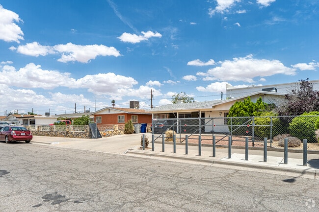 Many of the homes in Irvin View Pointe are ranch styled homes.