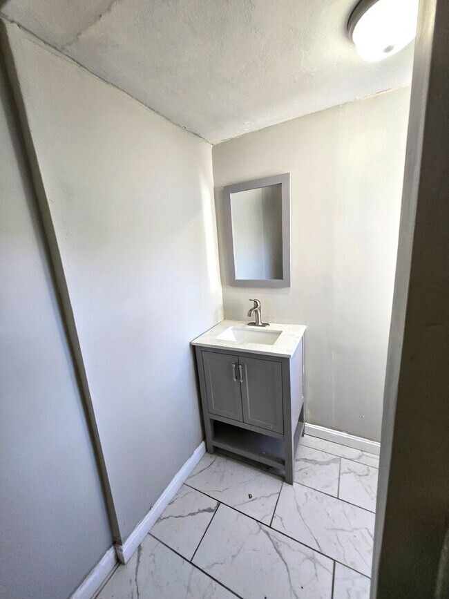 150 Sisson St unit 2, Pawtucket, RI 02860 - photo 5