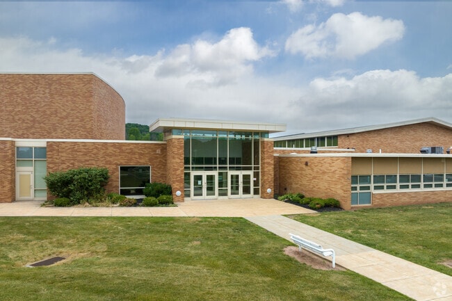 Pennridge North Middle School offers sports and academic programs for grades 6-8.