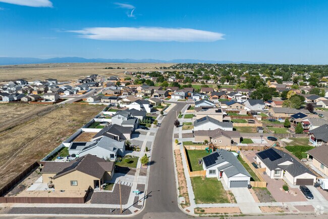 Trails and sidewalks run throughout the Southpointe neighborhood.