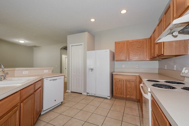 723 Parsons Pointe St, Seffner, FL 33584 - photo 7