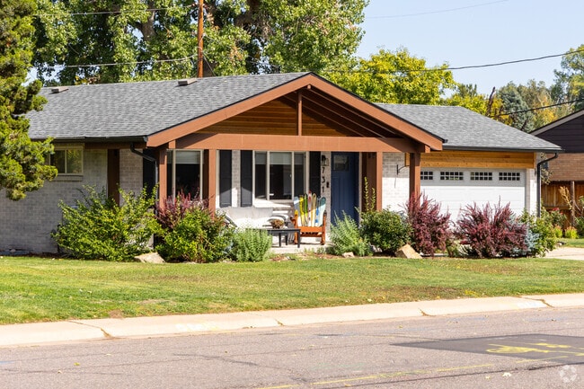 Ranch-style homes with craftsman influence are common across Englewood.