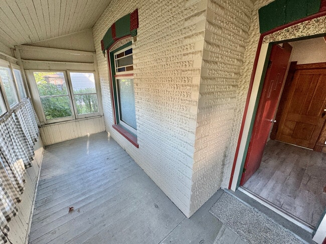 1100 Michigan Ave unit Upper, Saint Joseph, MI 49085 - photo 2