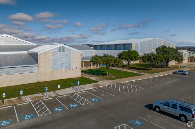 O'Connor High School has B+ rating on Niche.