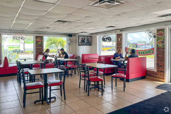 La Parilla Rotisserie and Grill offers delicious Latin American cuisine to Buttonwood Hammocks.
