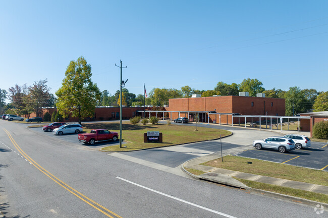 Bragg Middle School student to teacher ration is 19:1.