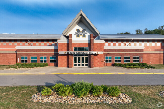 Montour Elementary School has a student-teacher ratio of 15 to 1.