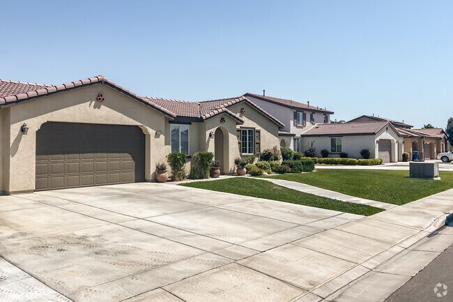 Find unique styled California Ranchers in Ridgeview Estates.