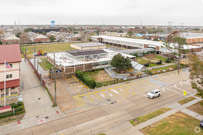 Bissonet Plaza Elementary School sits just off Power Blvd and I-10.