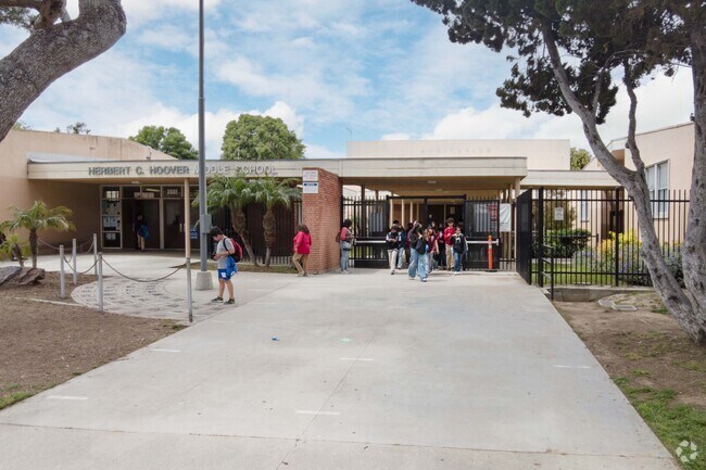 Hoover Middle School serves students in grades 6-8.